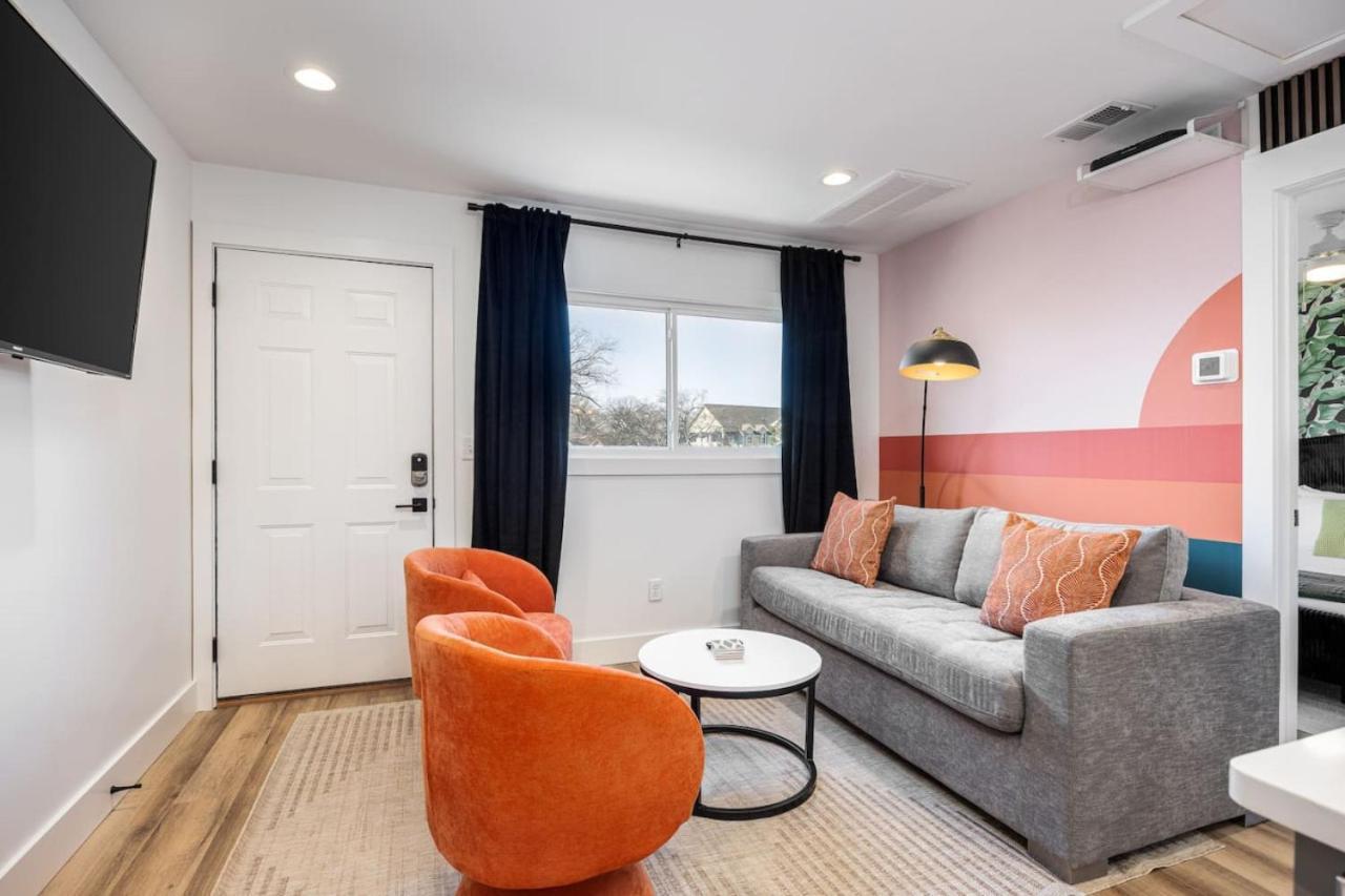 Apartment Colorful 2 Bedroom Retreat With 3 Beds Patio And Free Parking Nashville