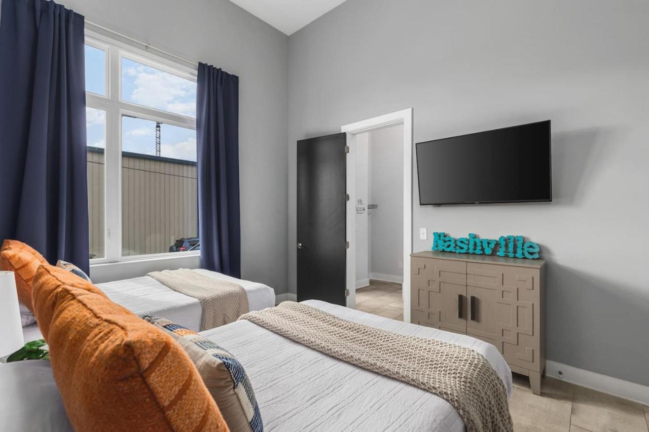 Holiday home With Rooftop Deck & Garage, 2 Miles To Downtown Broadway *