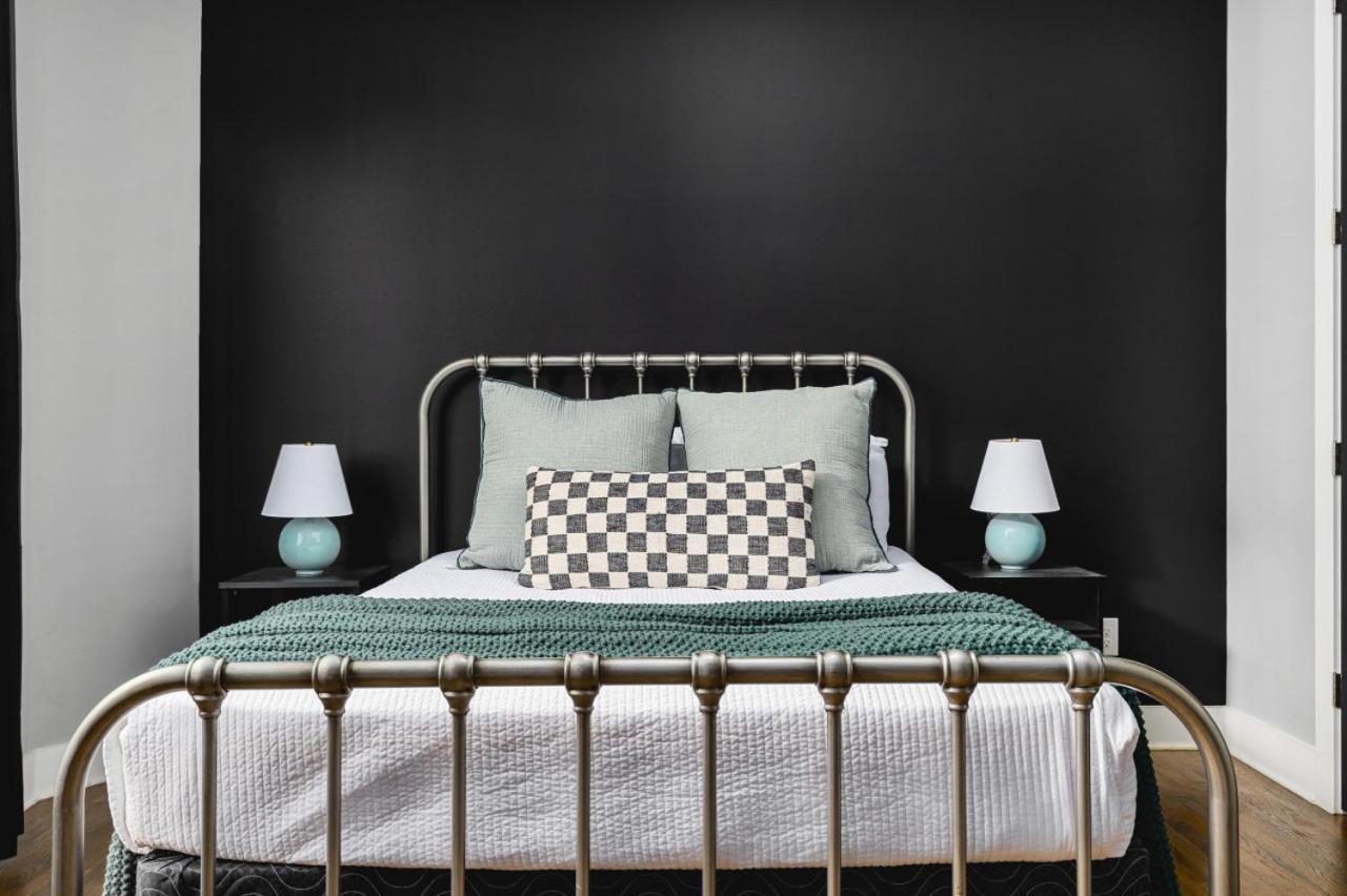 Holiday home With Rooftop Deck & Garage, 2 Miles To Downtown Broadway *