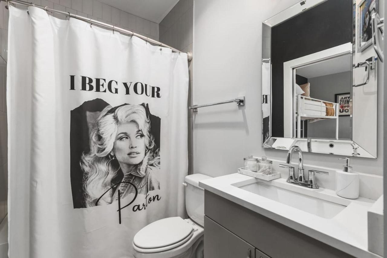 Holiday home With Rooftop Deck & Garage, 2 Miles To Downtown Broadway Nashville