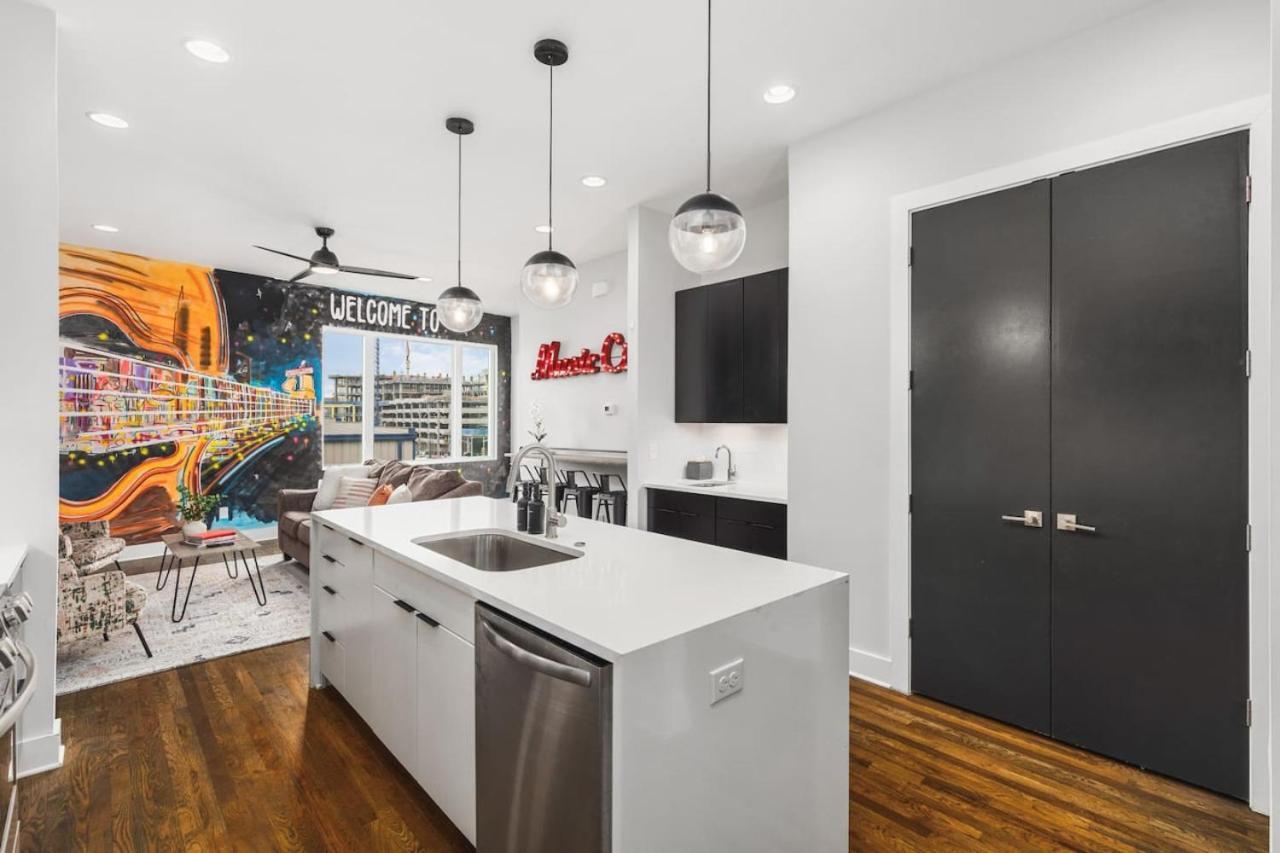 Holiday home With Rooftop Deck & Garage, 2 Miles To Downtown Broadway Nashville