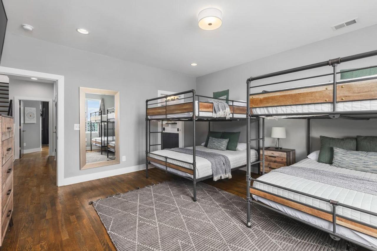 With Rooftop Deck & Garage, 2 Miles To Downtown Broadway Holiday home Nashville