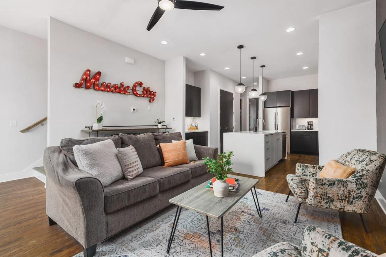 With Rooftop Deck & Garage, 2 Miles To Downtown Broadway Holiday home Nashville