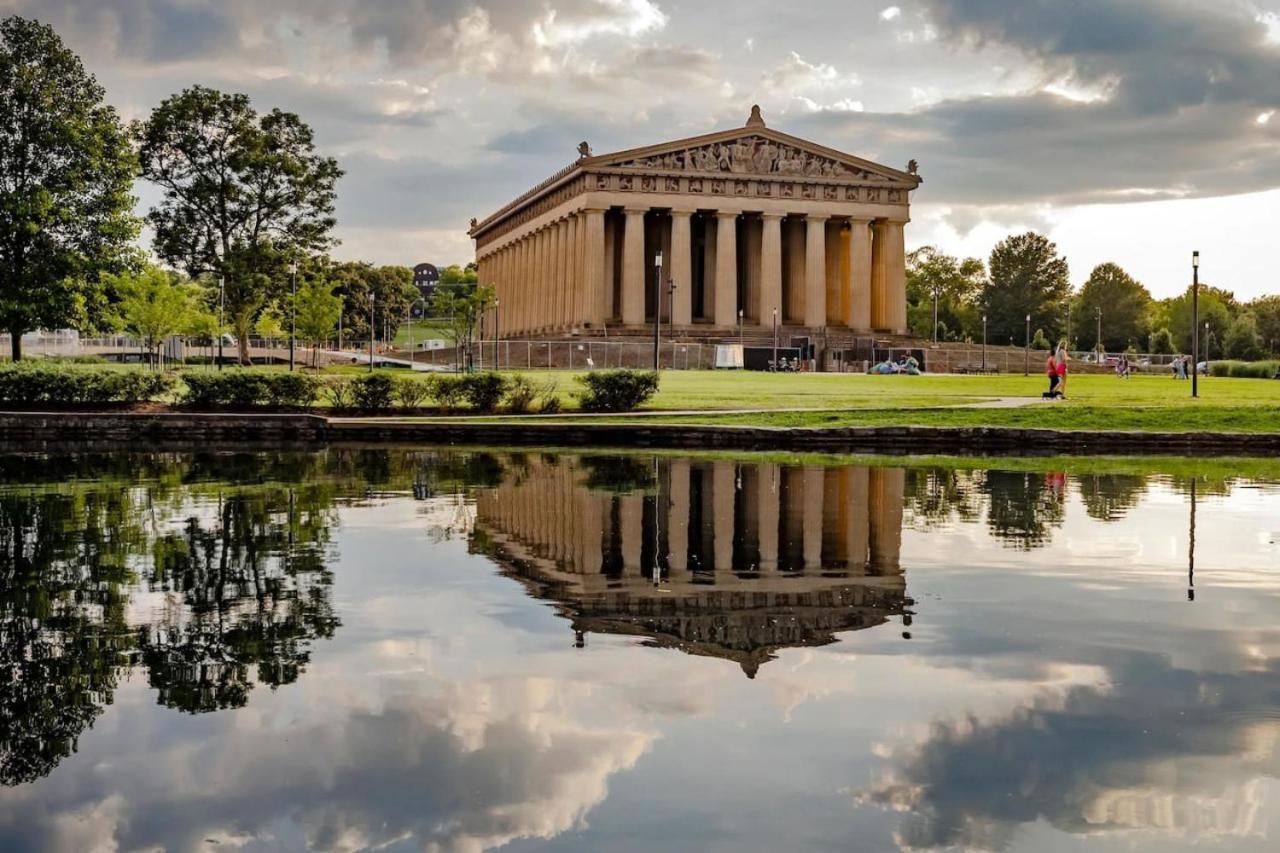 With Rooftop Deck & Garage, 2 Miles To Downtown Broadway