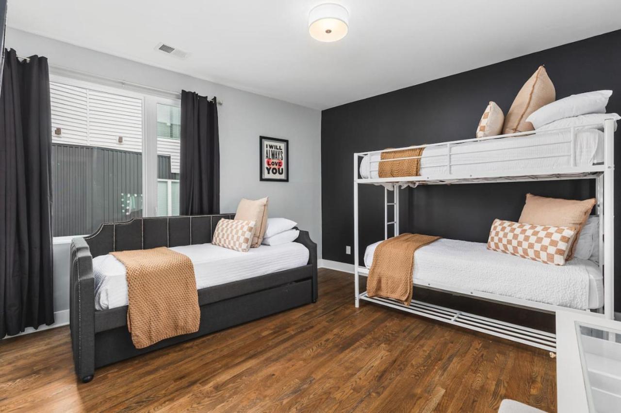 With Rooftop Deck & Garage, 2 Miles To Downtown Broadway *