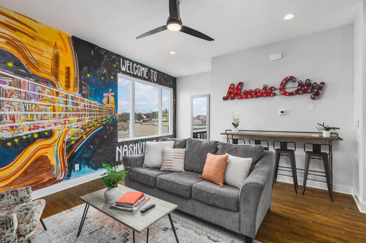 Holiday home With Rooftop Deck & Garage, 2 Miles To Downtown Broadway Nashville