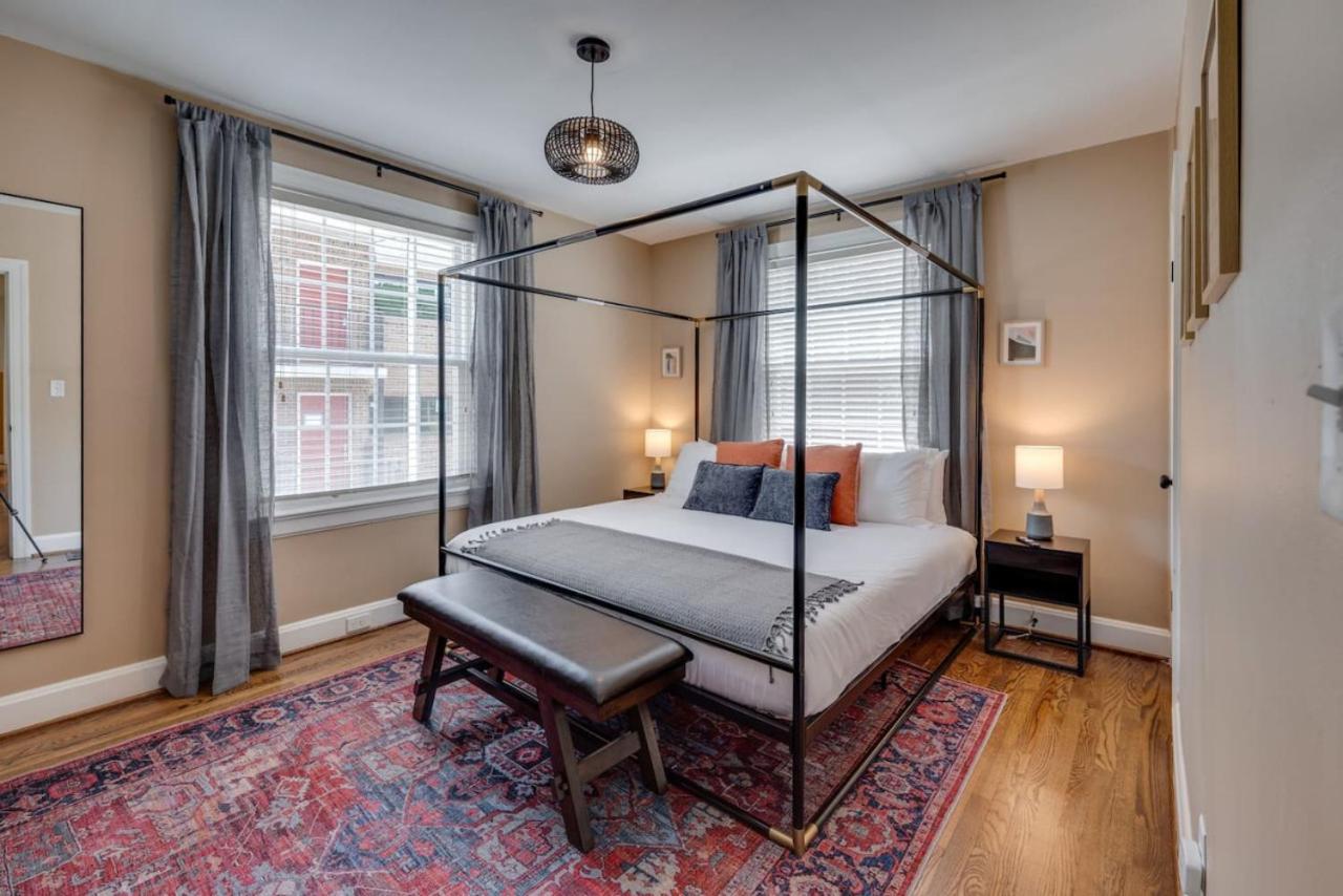 Holiday home Charming House By Vanderbilt And Belmont