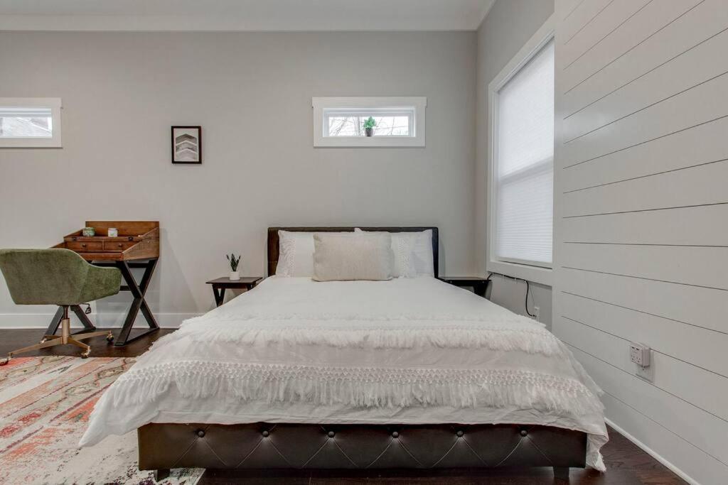 New Spacious 2 Miles From Downtown Holiday home