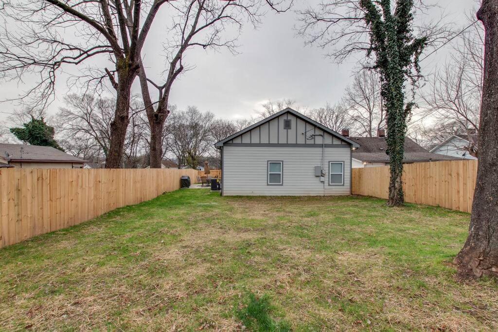 Holiday home New Spacious 2 Miles From Downtown *