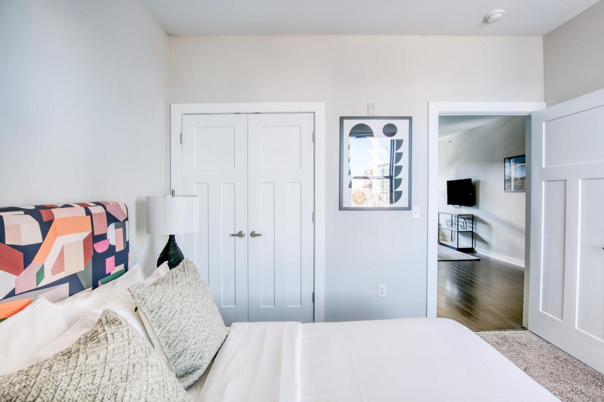 Cozysuites Music Row Modern 1br With Free Parking 02