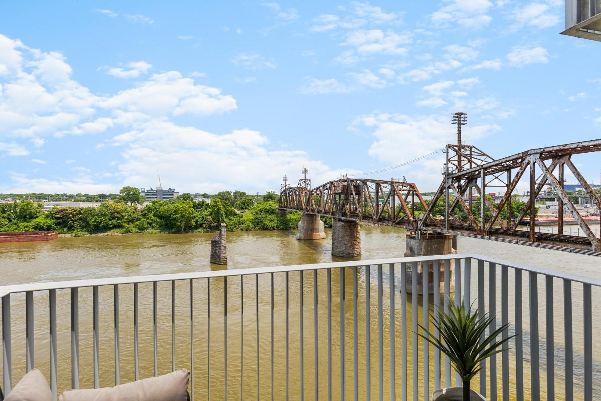 Holiday home River View High-end With Private Patio And Free Parking Nashville