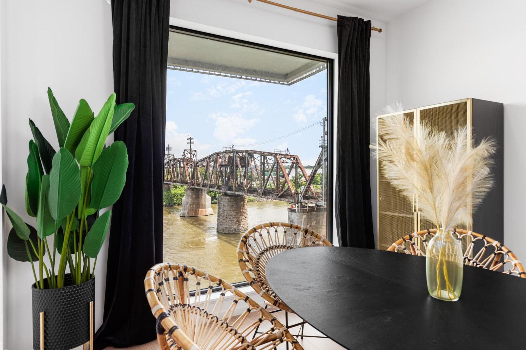 River View High-end With Private Patio And Free Parking Holiday home