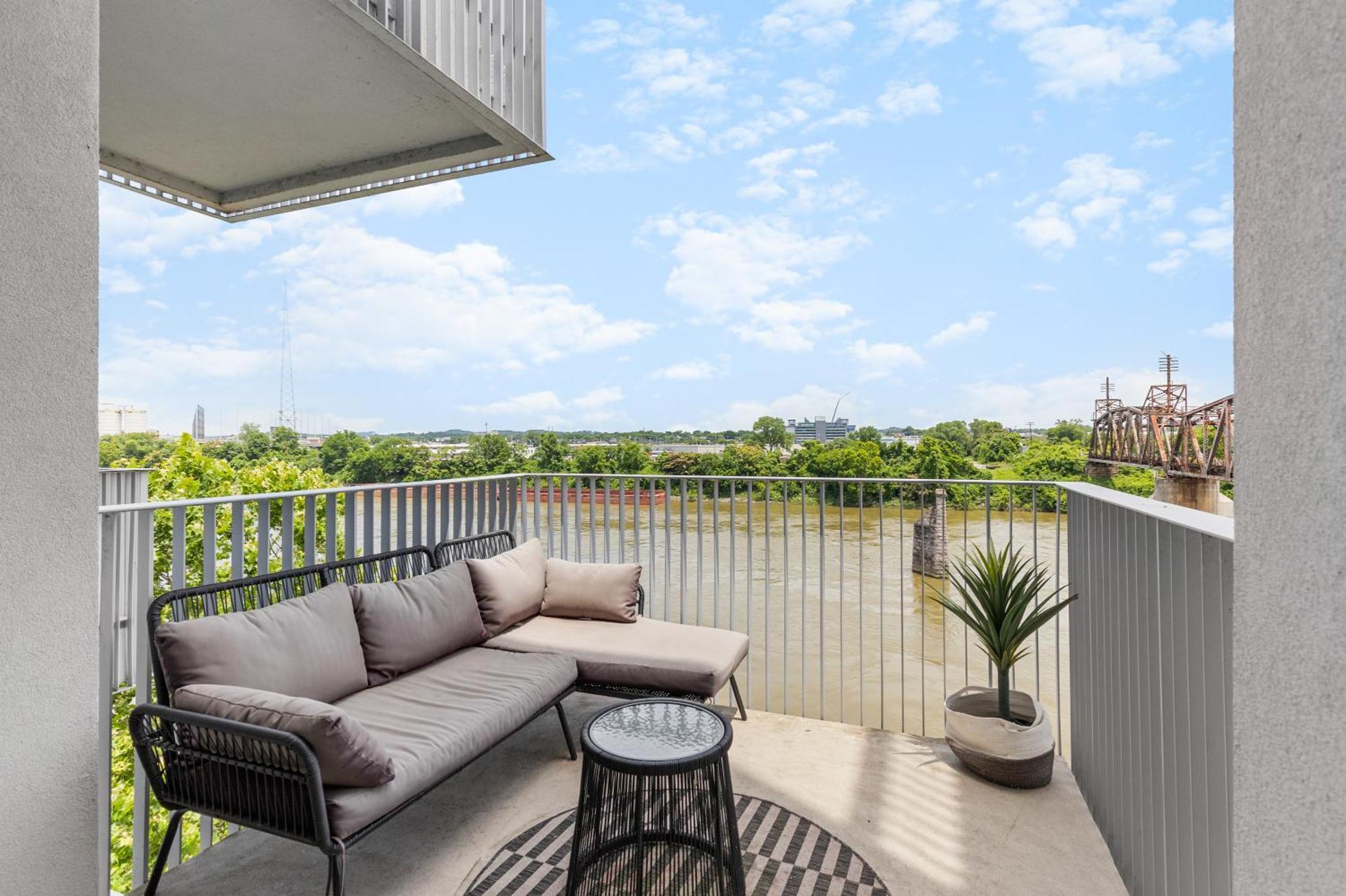 River View High-end With Private Patio And Free Parking * Nashville