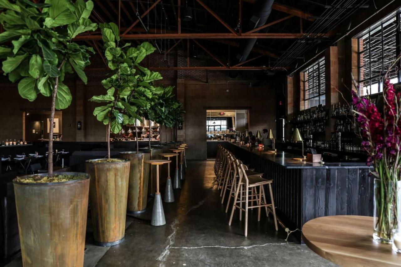 River View High-end With Private Patio And Free Parking