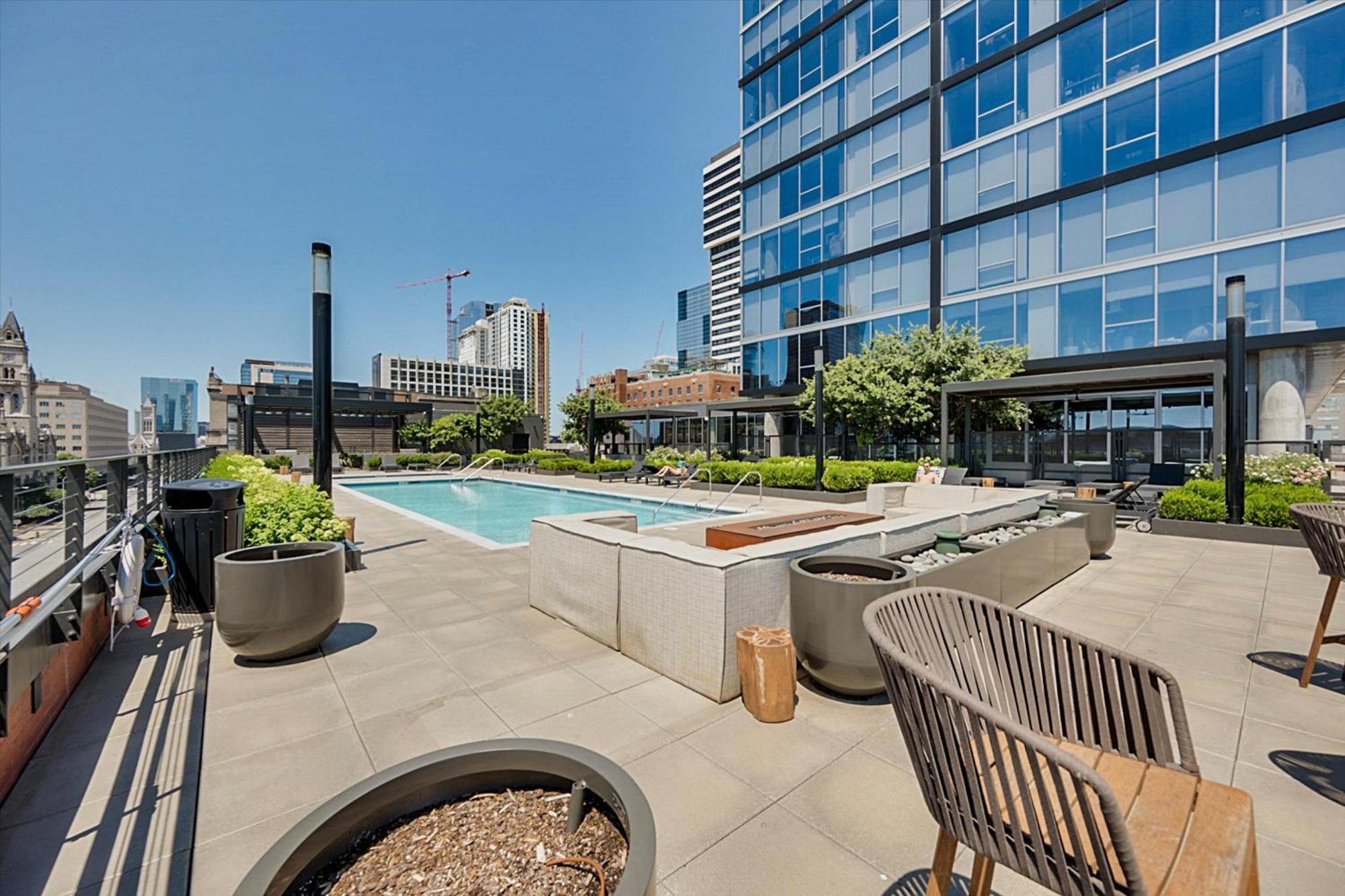 Global Luxury Downtown Apartment