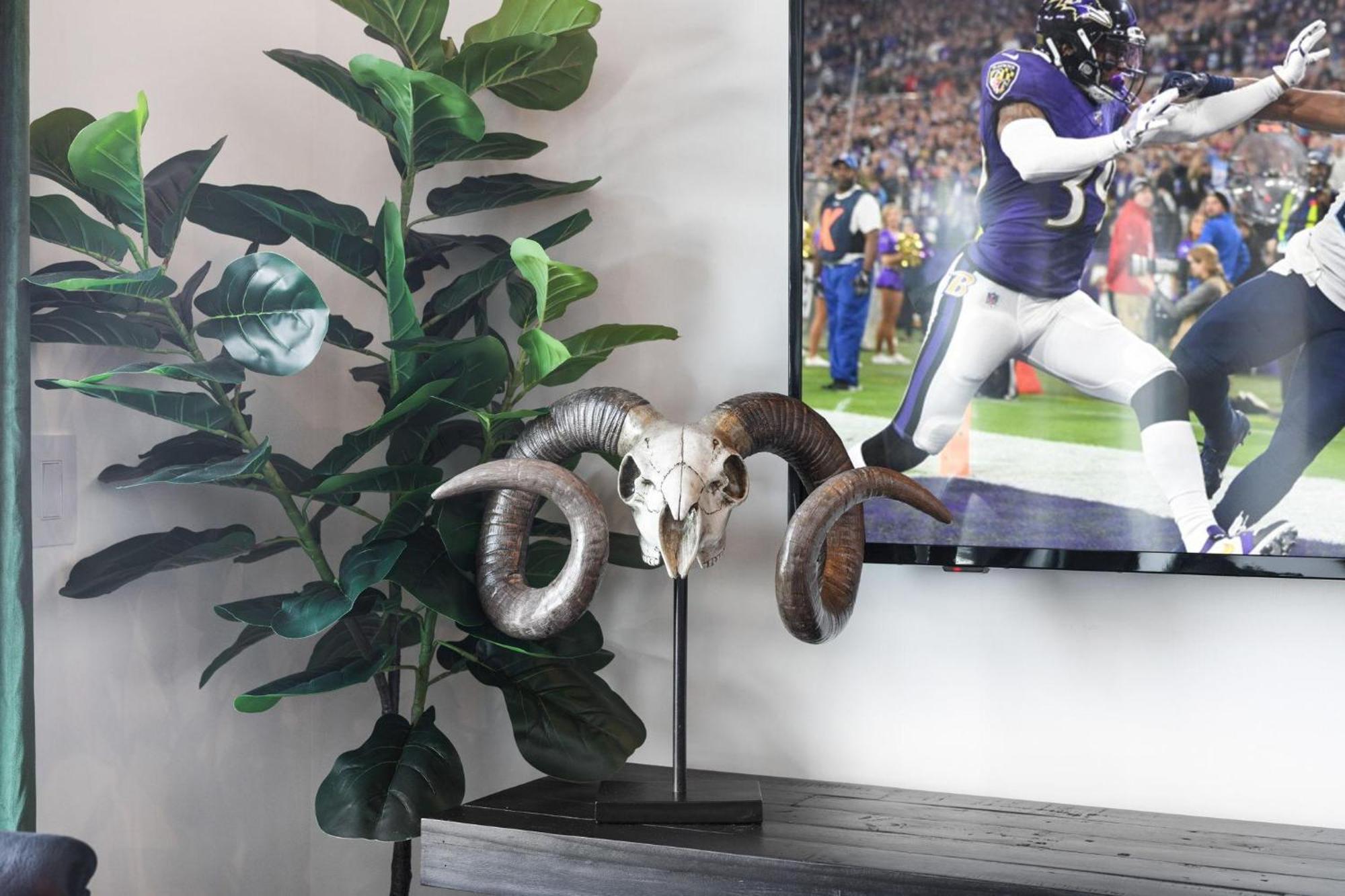 - 635 7th Ave S Unit 608 *