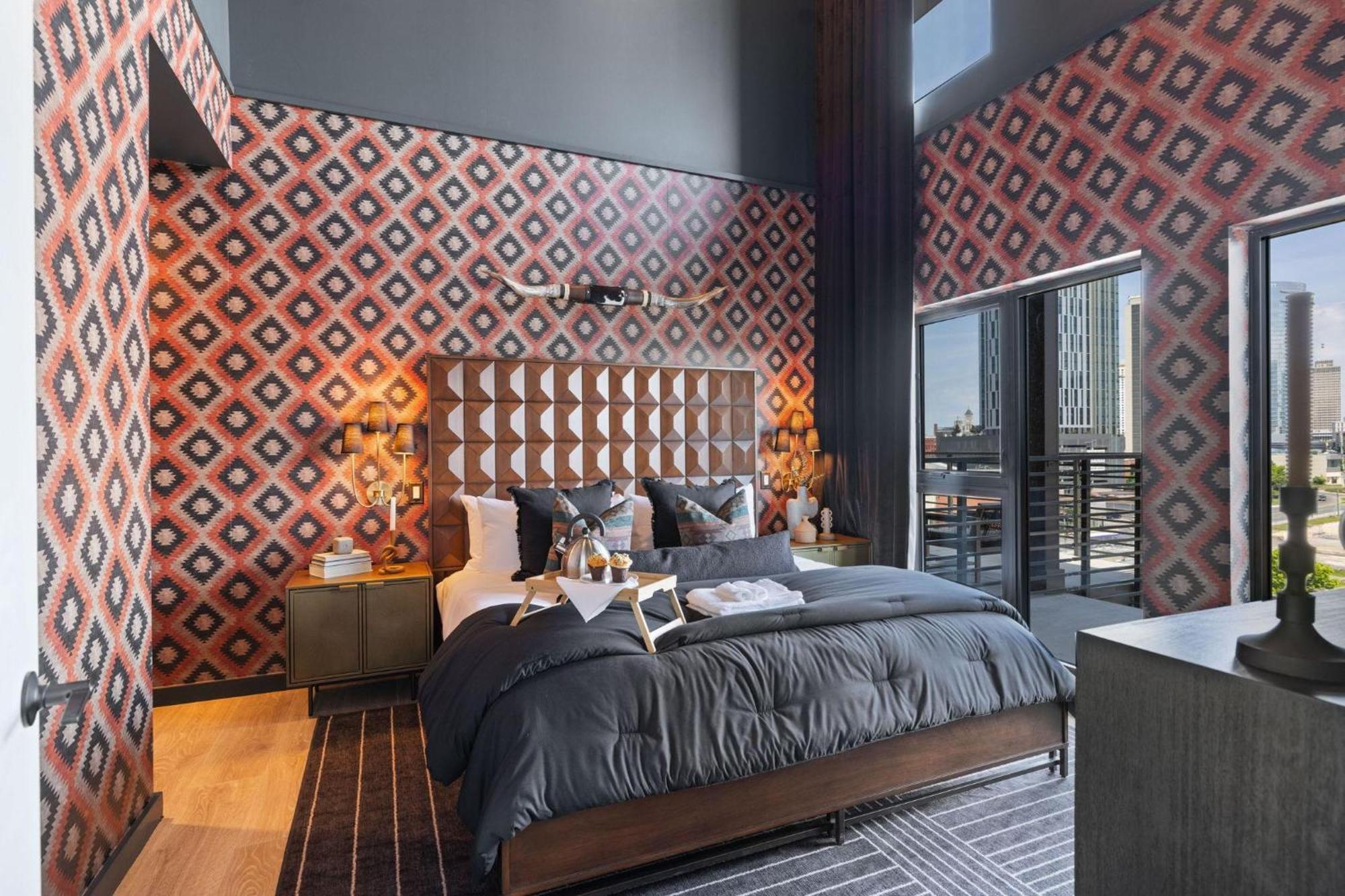 - 635 7th Ave S Unit 608 *