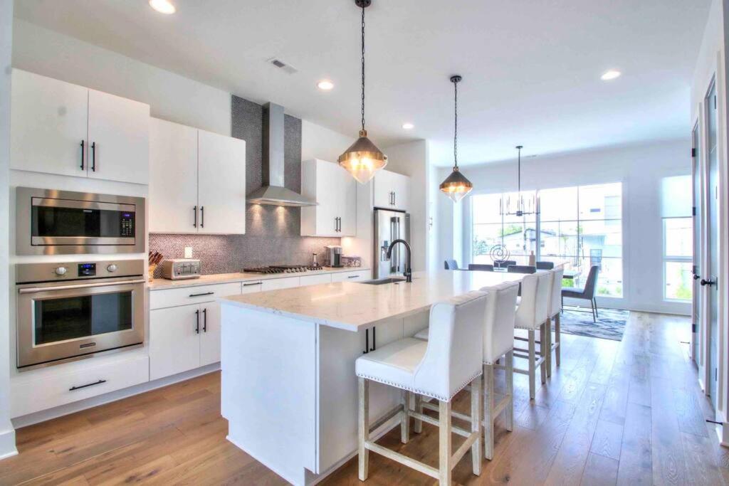Luxurious Morden Loft Huge Rooftop & Skyline Views Nashville