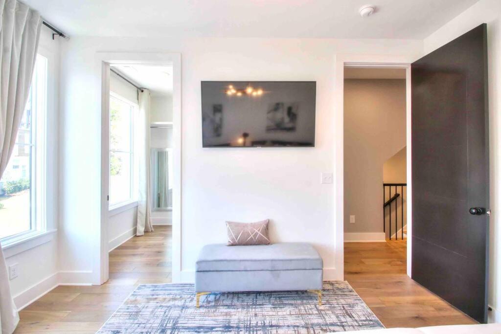 Luxurious Morden Loft Huge Rooftop & Skyline Views Holiday home