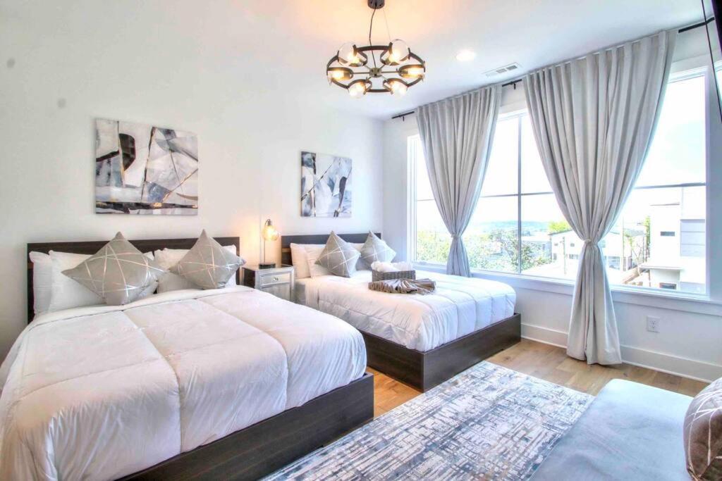 Luxurious Morden Loft Huge Rooftop & Skyline Views Holiday home *