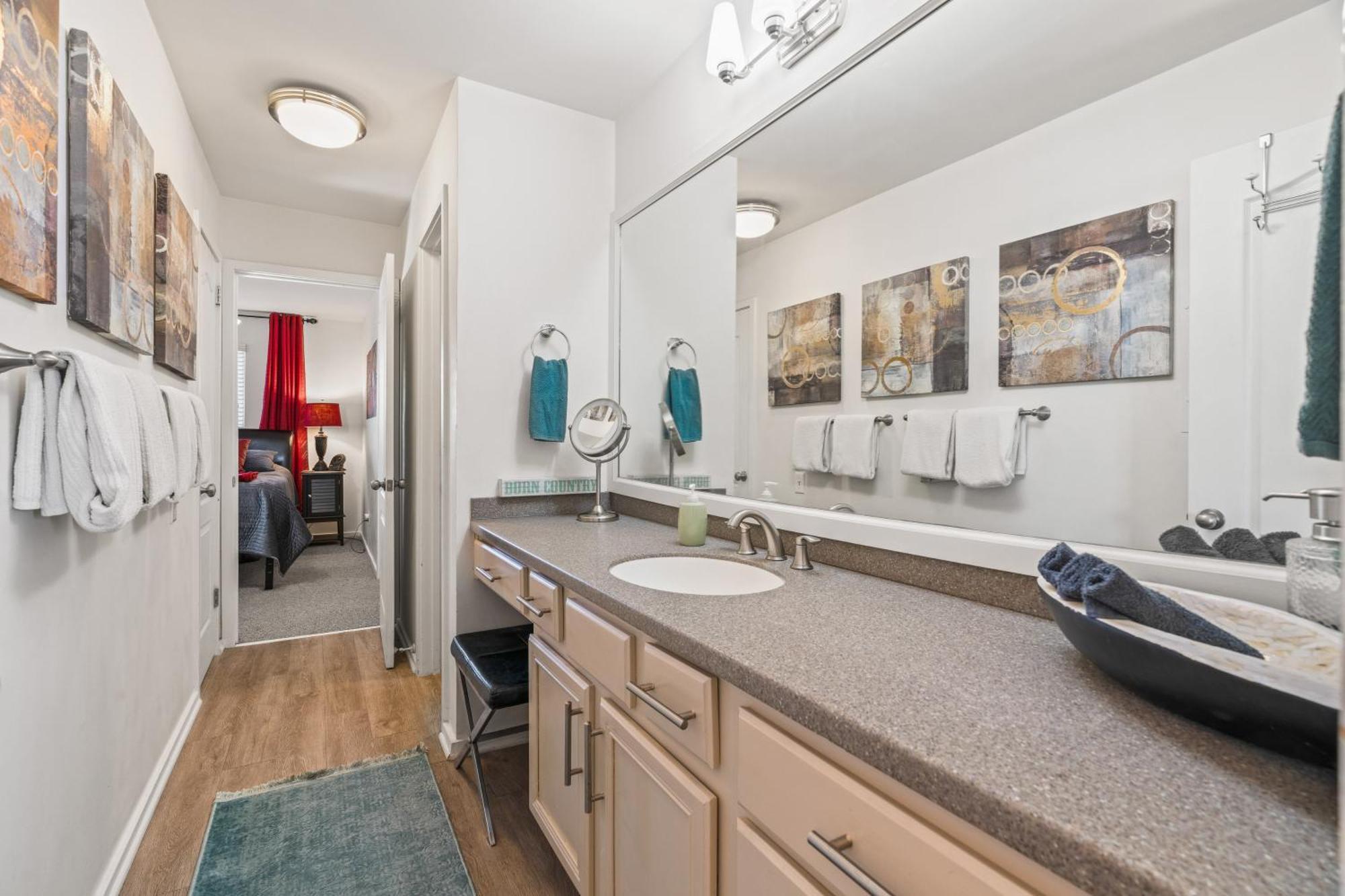 Apartment Heart Of Downtown/walk To Broadway & The Action/bars/music Venues/honky Tonks! *