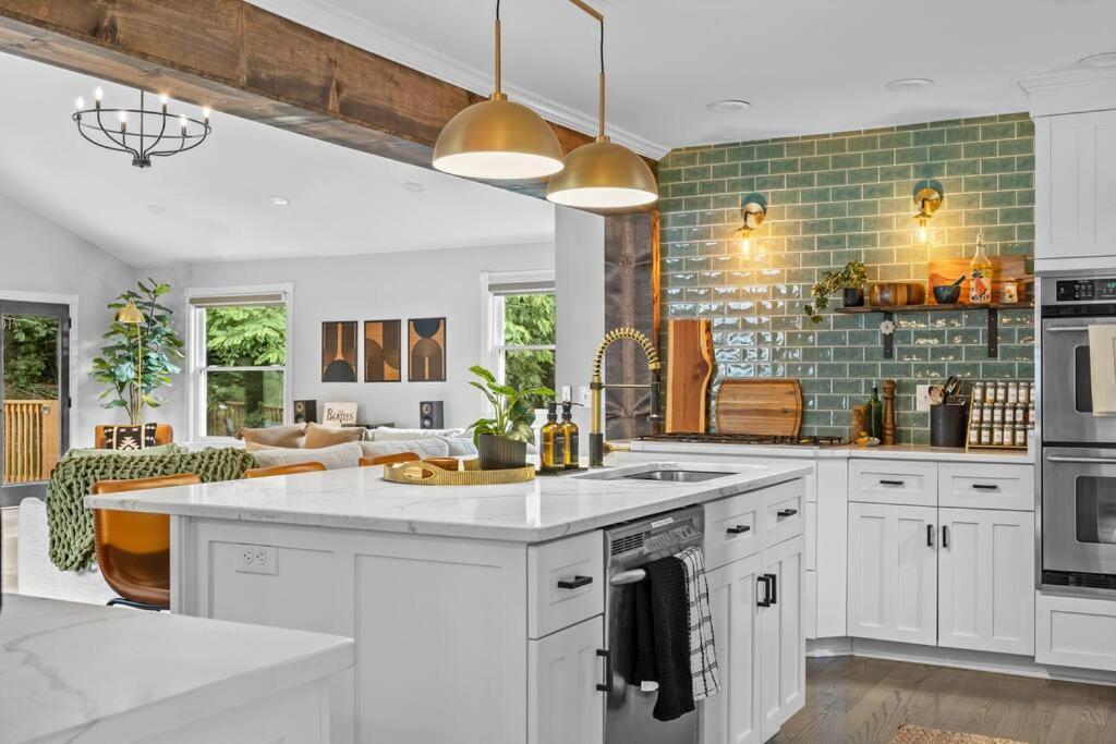 Luxury Oasis - Airport, Downtown, Opry, Holiday home *