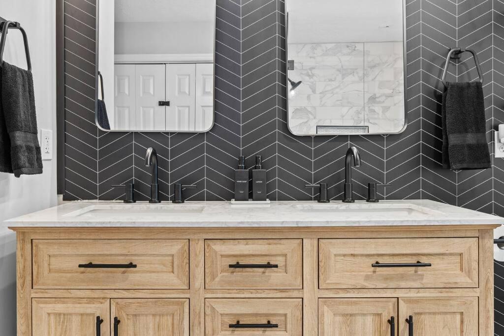 Luxury Oasis - Airport, Downtown, Opry, Holiday home