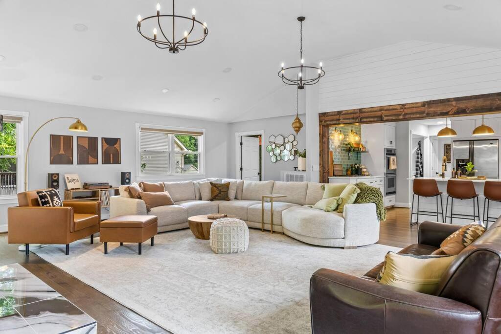 Luxury Oasis - Airport, Downtown, Opry, Holiday home