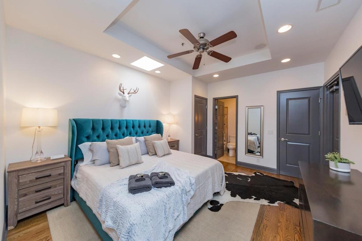 2 Chic Lofts Right On Broadway Strip Sleeps 10 * Nashville