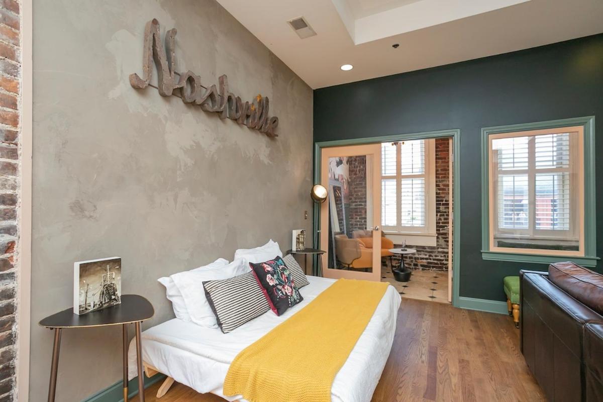 Holiday home 2 Chic Lofts Right On Broadway Strip Sleeps 10 *