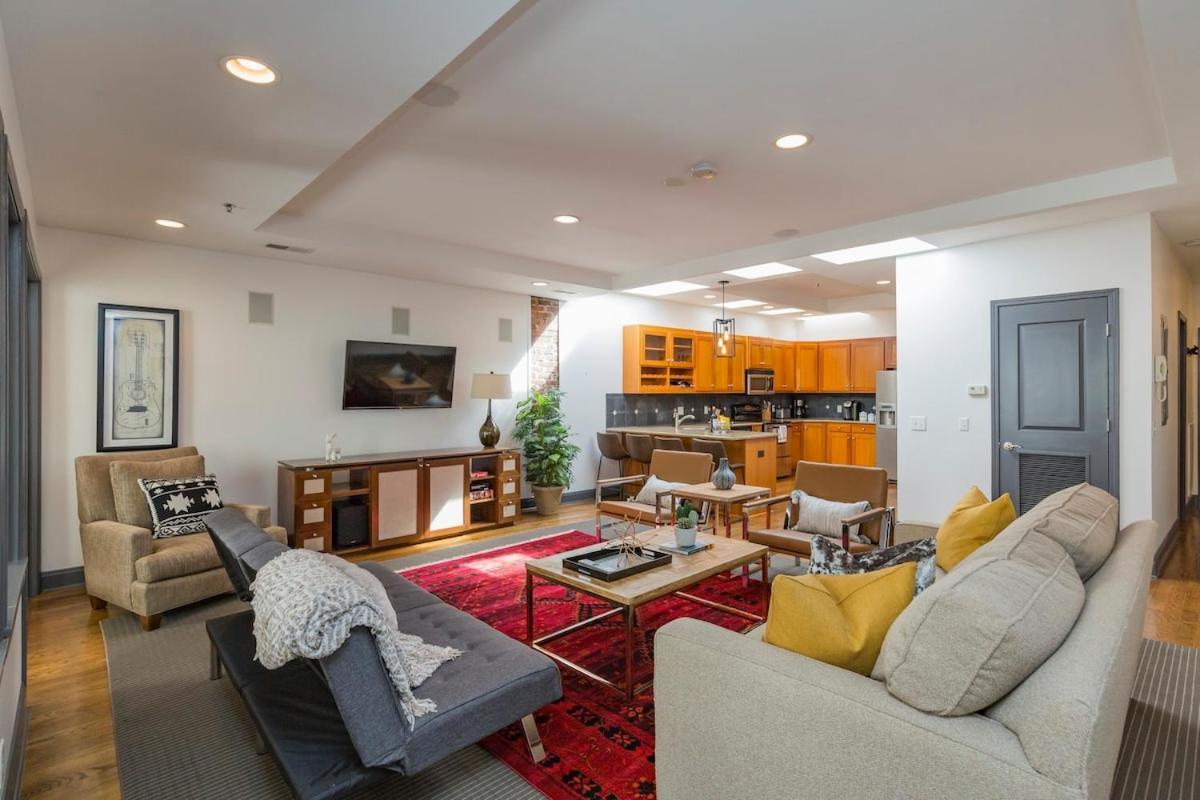 Holiday home 2 Chic Lofts Right On Broadway Strip Sleeps 10 *