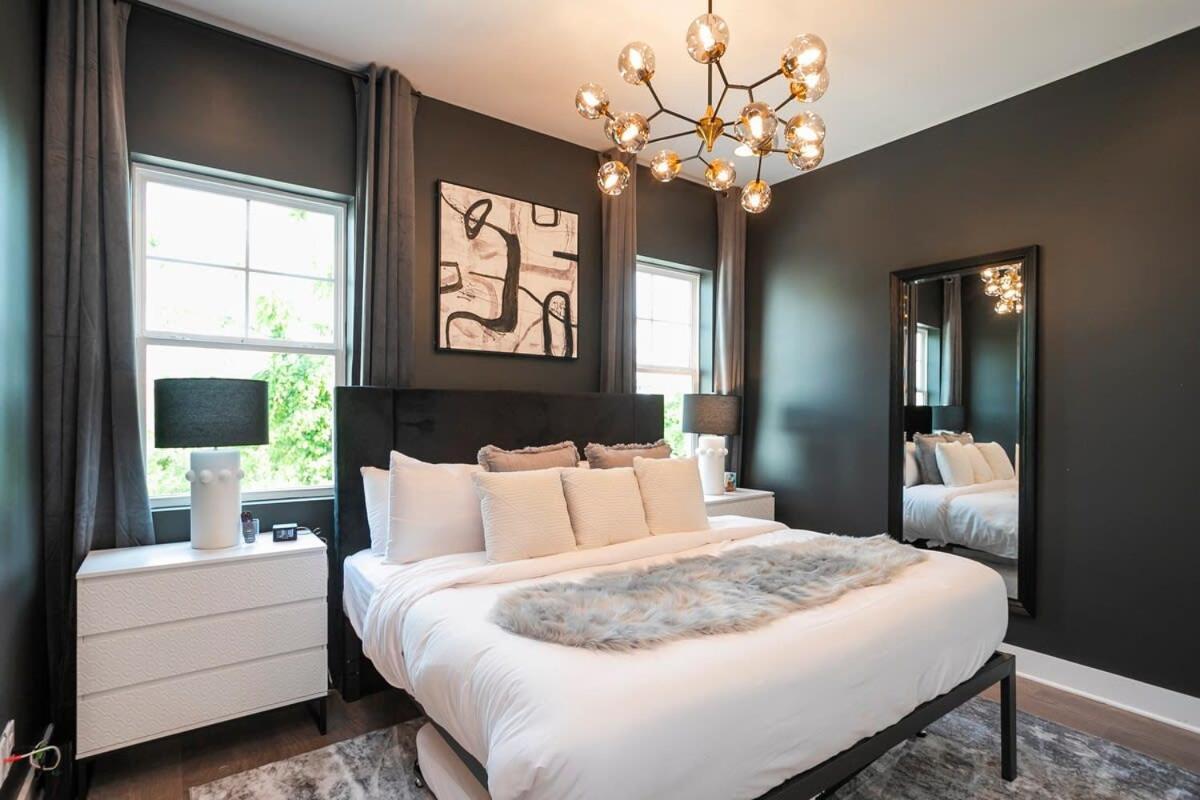 Rooftop Deck And Rec Minutes To Dwntn Holiday home