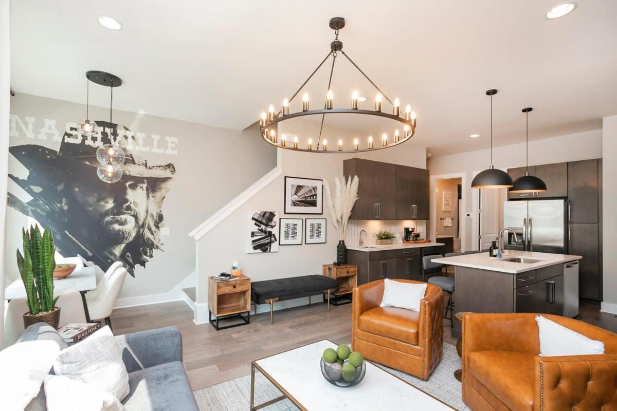 Rooftop Deck And Rec Minutes To Dwntn Holiday home *