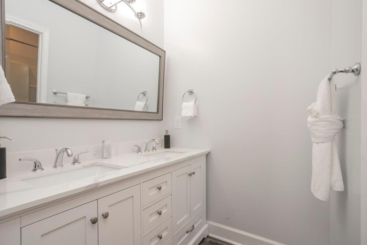 Spacious Only 2 Miles From Downtown * Nashville