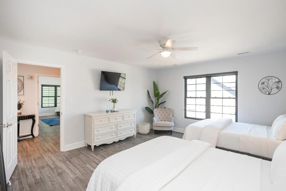 Spacious Only 2 Miles From Downtown *