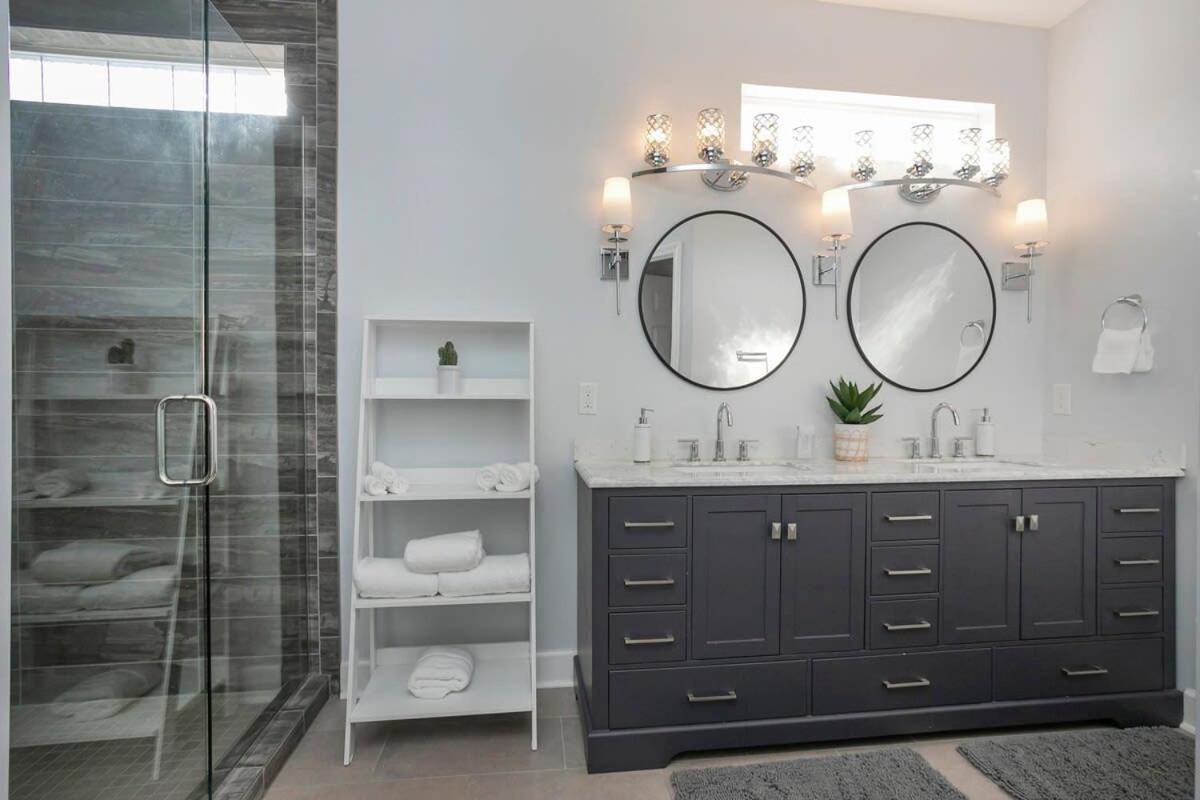 Spacious Only 2 Miles From Downtown Holiday home Nashville