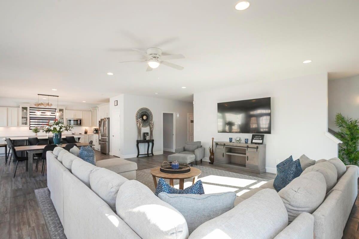 Spacious Only 2 Miles From Downtown *