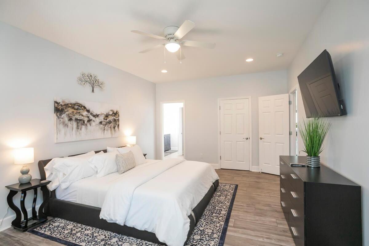 Spacious Only 2 Miles From Downtown Nashville