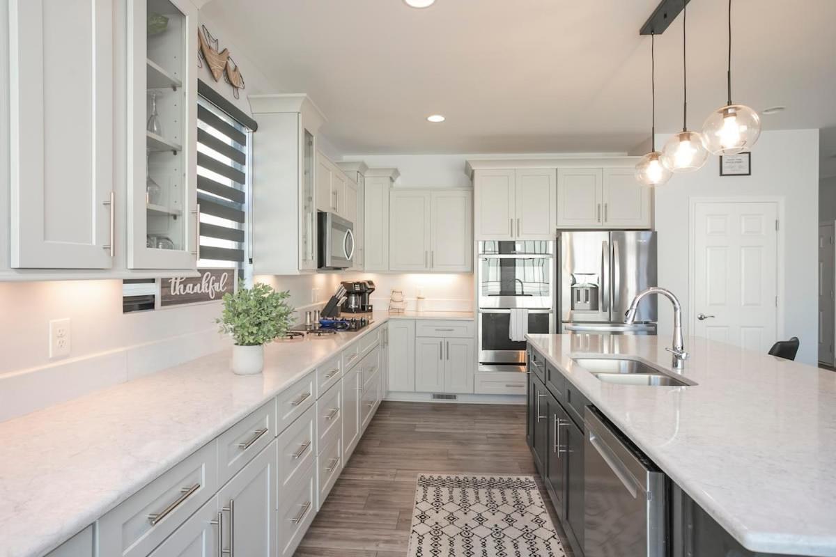 Spacious Only 2 Miles From Downtown *