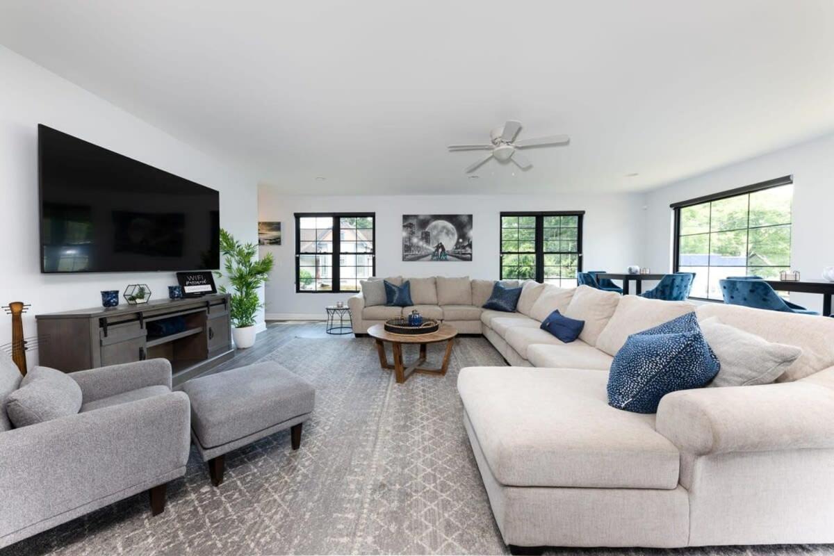 Spacious Only 2 Miles From Downtown * Nashville