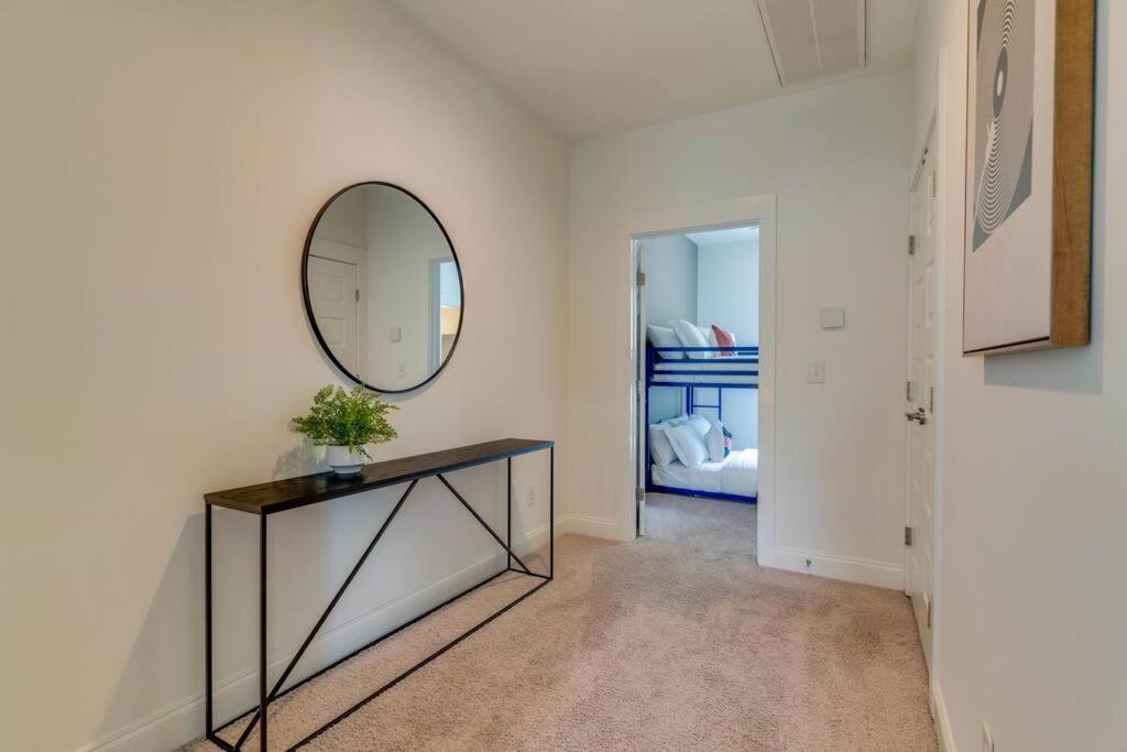 Walkable Hotspot Bars Nearby Broadway Close Holiday home *