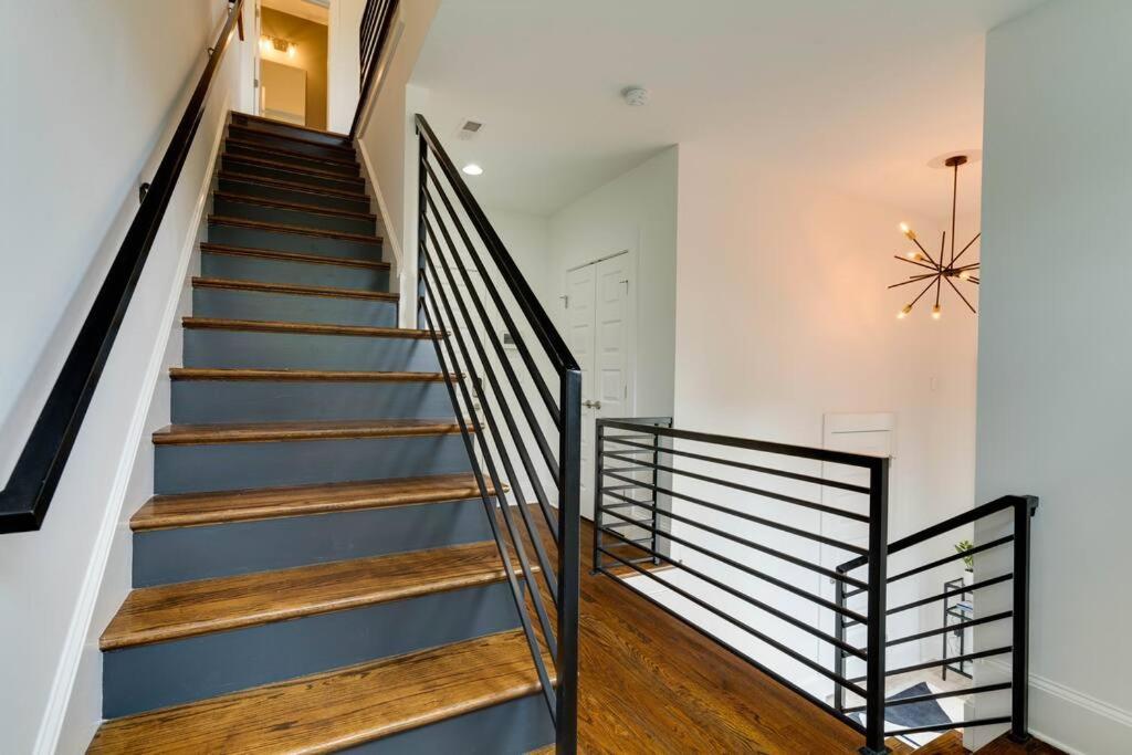 Walkable Hotspot Bars Nearby Broadway Close Holiday home *