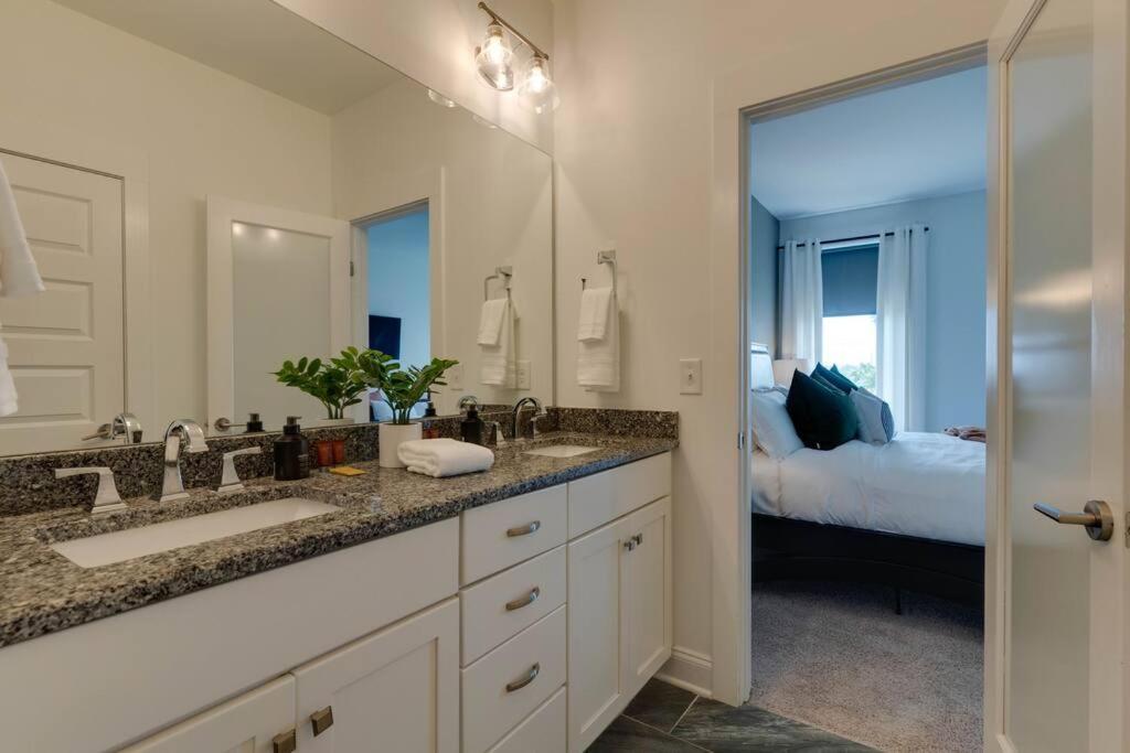 Holiday home Walkable Hotspot Bars Nearby Broadway Close