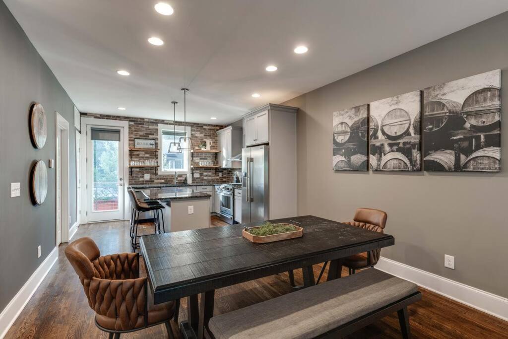 Music Charmer! 3 Bedrooms-2 Miles To Downtown Holiday home Nashville