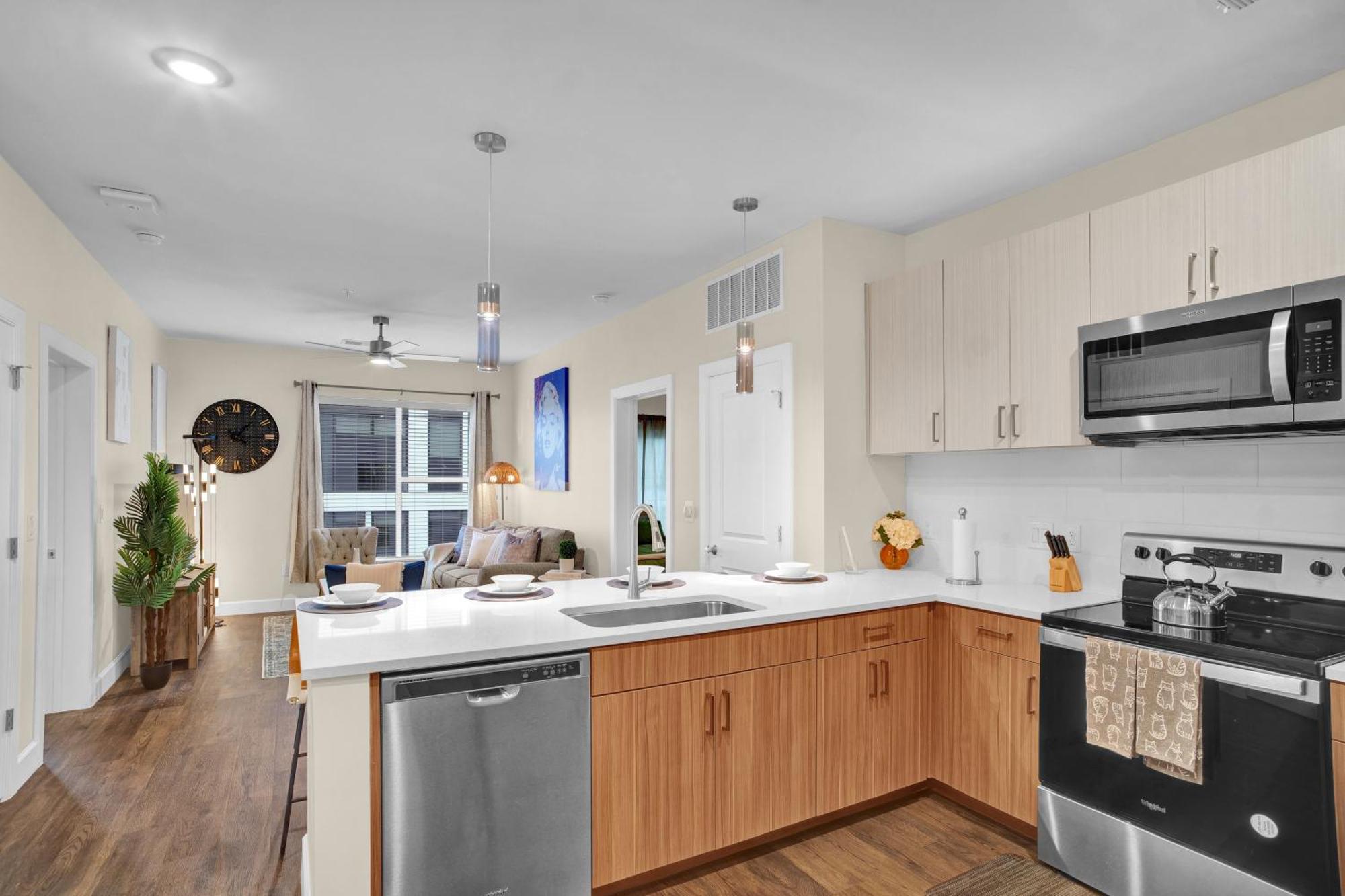 Chateau De Capri W Pool Gym Free Parking Apartment Nashville