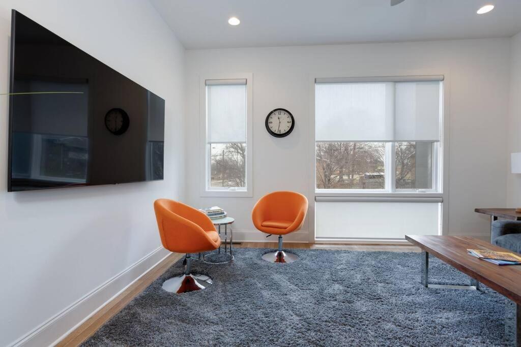 Beautiful 3 Bedroom! Near Broadway-12th S-gulch Holiday home Nashville