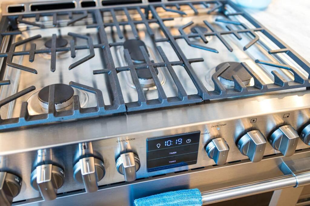 Beautiful 3 Bedroom! Near Broadway-12th S-gulch Holiday home Nashville