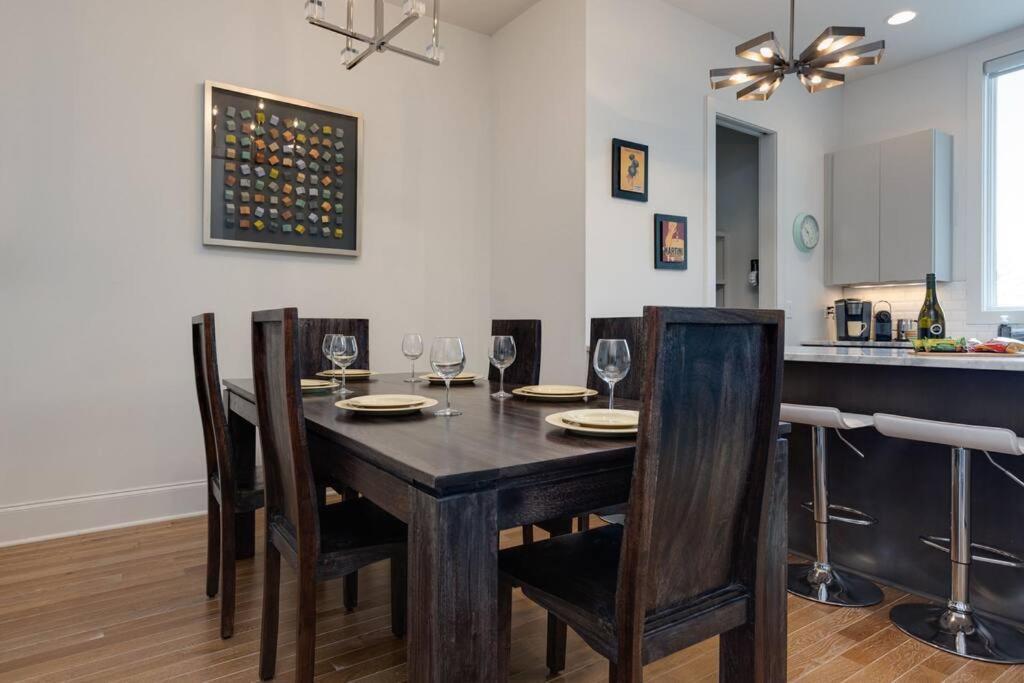 Beautiful 3 Bedroom! Near Broadway-12th S-gulch Holiday home Nashville