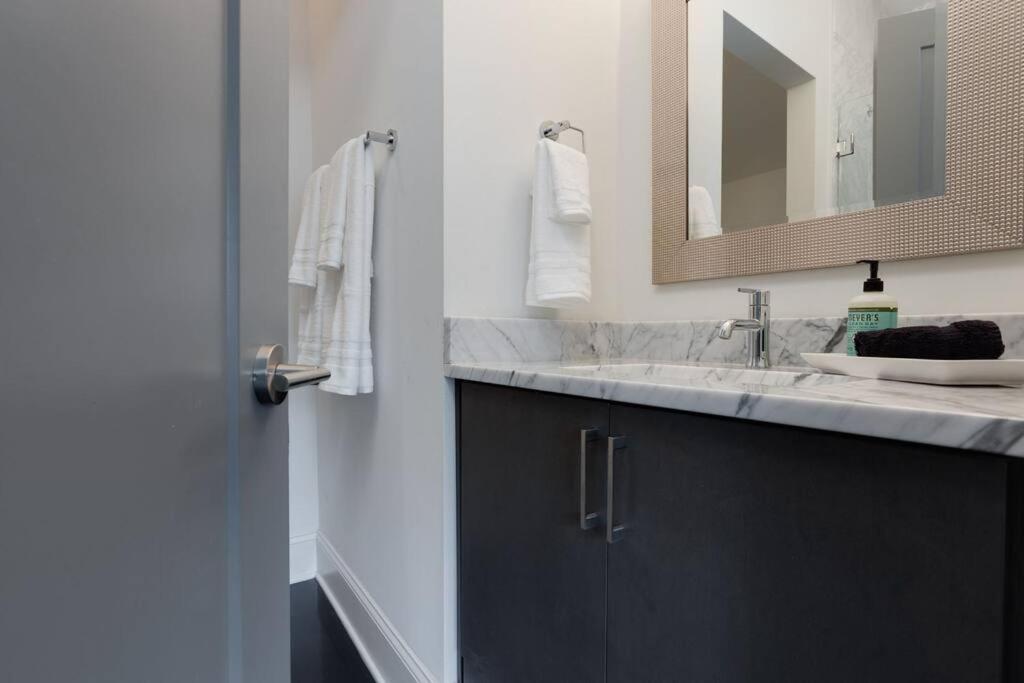 Beautiful 3 Bedroom! Near Broadway-12th S-gulch Nashville