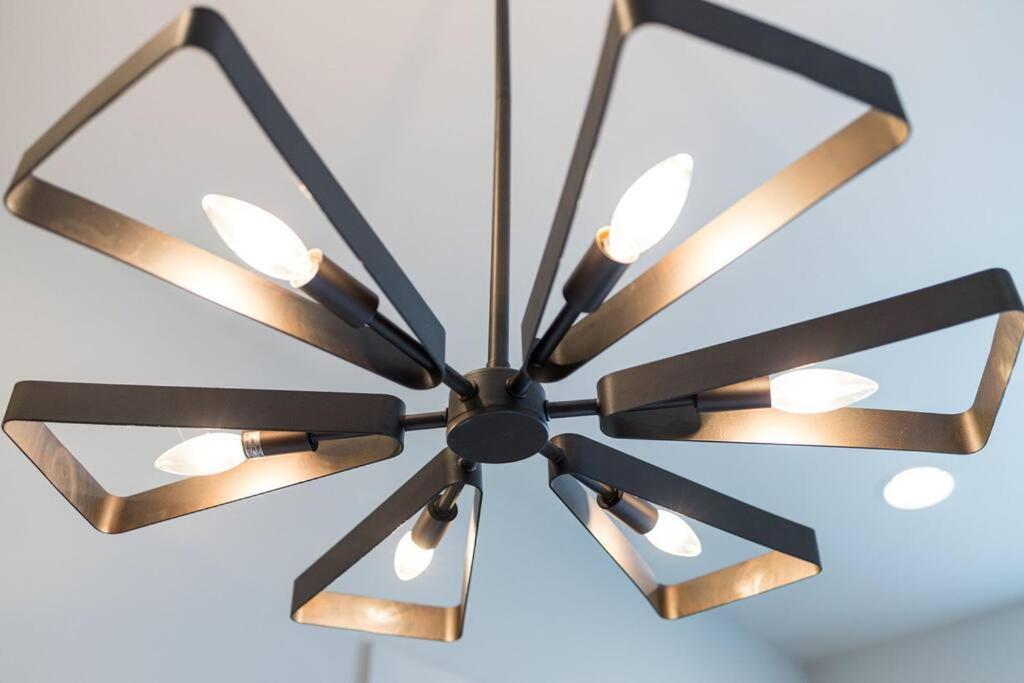 Beautiful 3 Bedroom! Near Broadway-12th S-gulch Holiday home Nashville